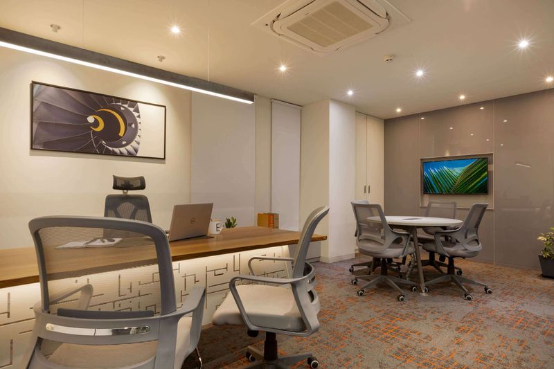 Corporate - Integration Of Luxury High-Rise Condos With Corporate Or Professional Offices